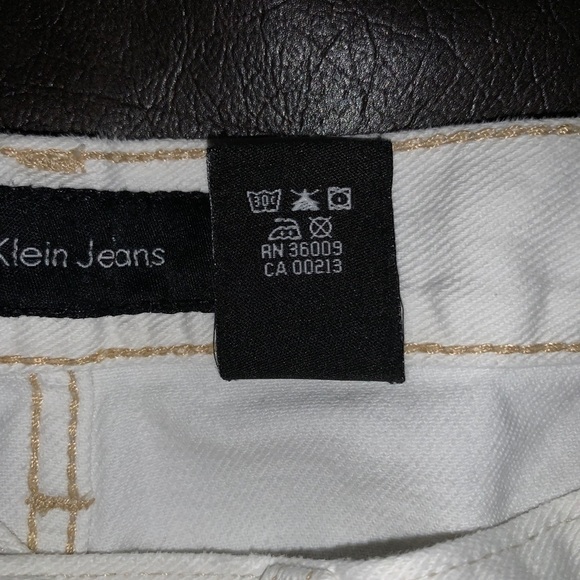 Calvin Klein jean shorts - Picture 5 of 9